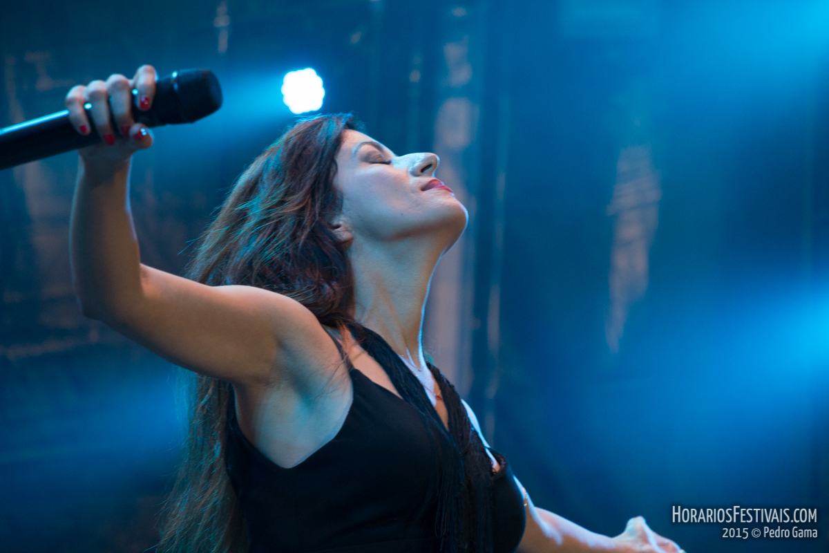 Ana Moura anuncia concertos extra para a digressão mundial de "Moura"