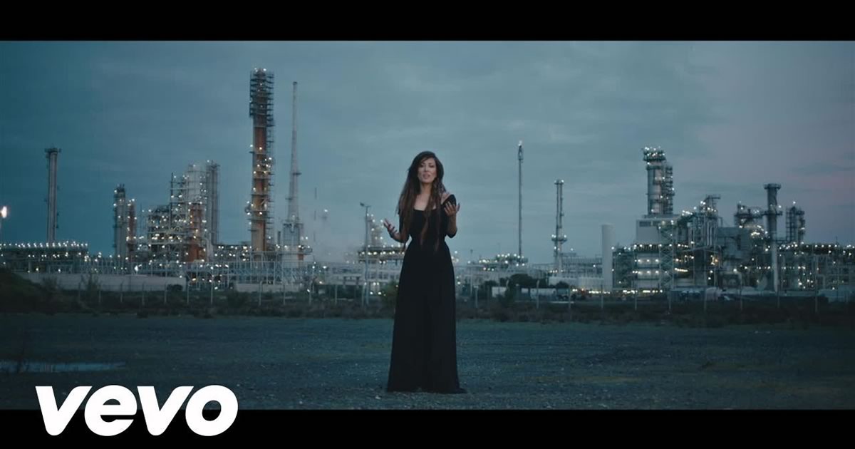 Ana Moura - Estreou videoclip de "Tens os Olhos de Deus"