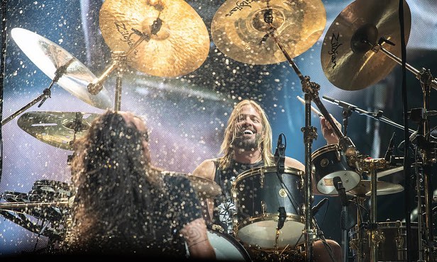 Taylor Hawkins, baterista dos Foo Fighters faleceu aos 50 anos - Tour cancelada